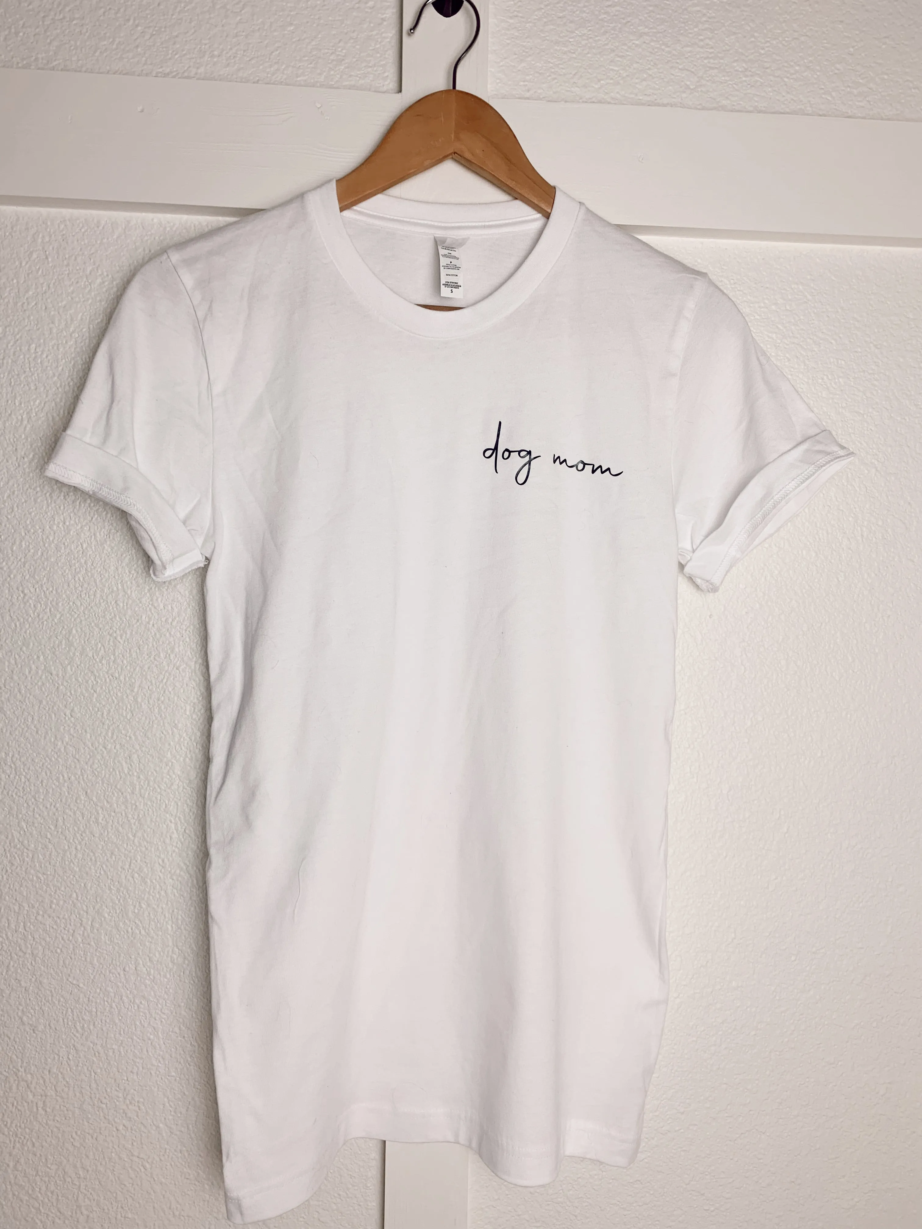 Dog Mom Cursive Corner Tee