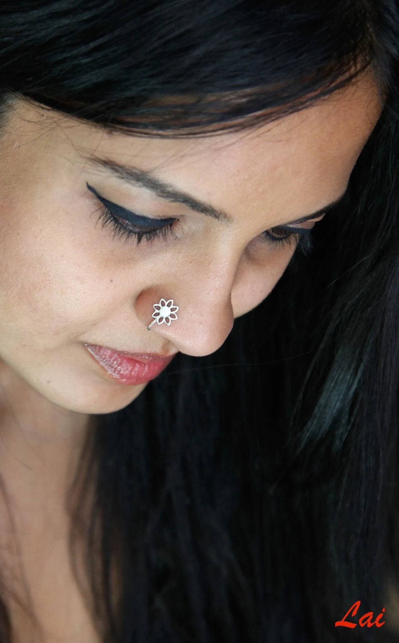 Minimalist, and elegant floral outline nose pin