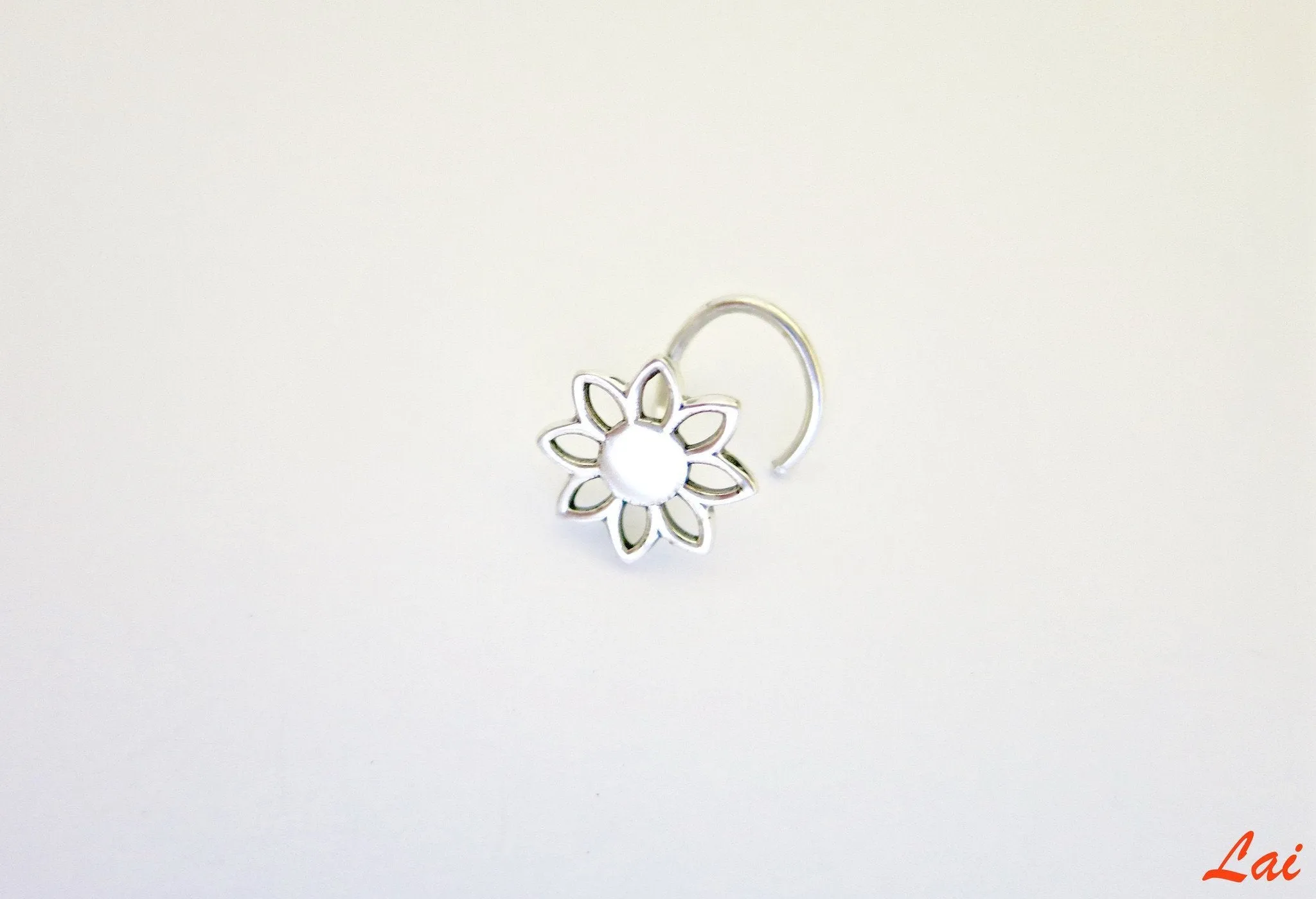 Minimalist, and elegant floral outline nose pin