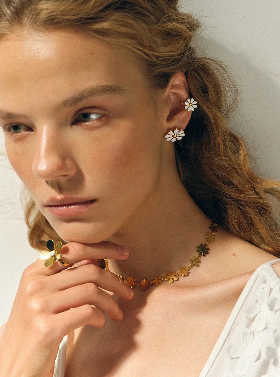 Minimalist Light Luxury White Oil Dripping Eight-Petal Flower Daisy Stud Earrings