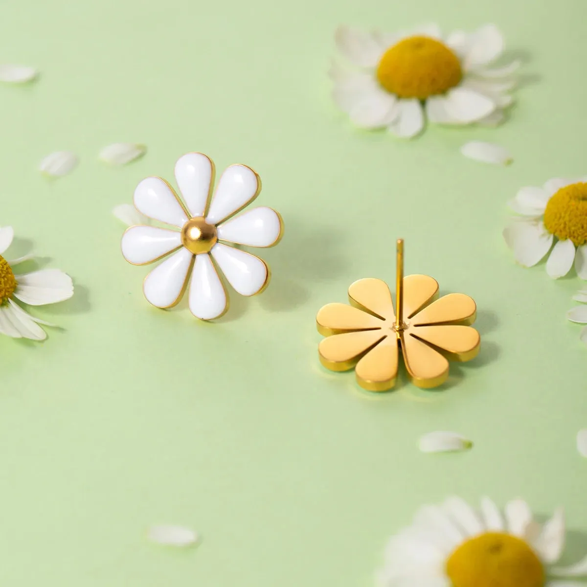 Minimalist Light Luxury White Oil Dripping Eight-Petal Flower Daisy Stud Earrings