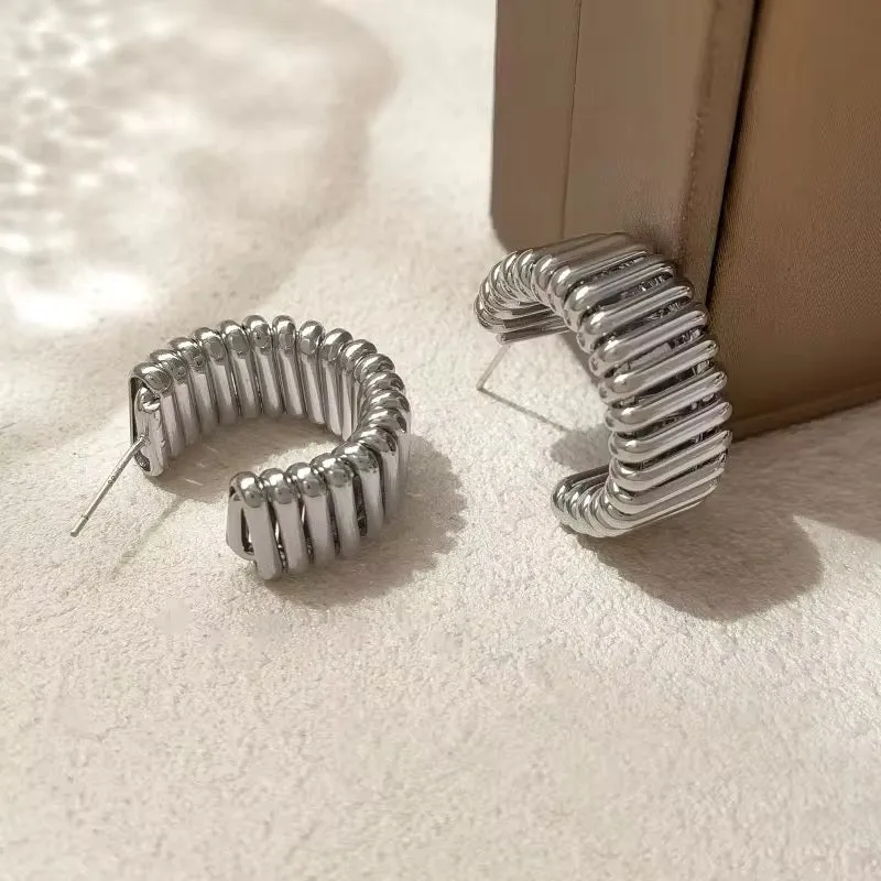 Minimalist Vintage C-Shaped Hoop Earrings