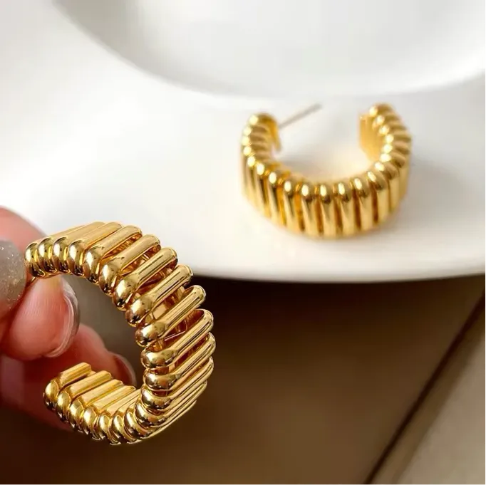 Minimalist Vintage C-Shaped Hoop Earrings