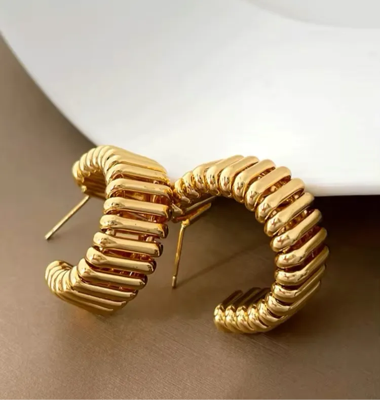 Minimalist Vintage C-Shaped Hoop Earrings